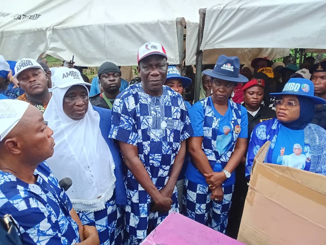 Osun 2026: Oyebamiji’s Wife Commissions Solar Streetlight Project In Ede